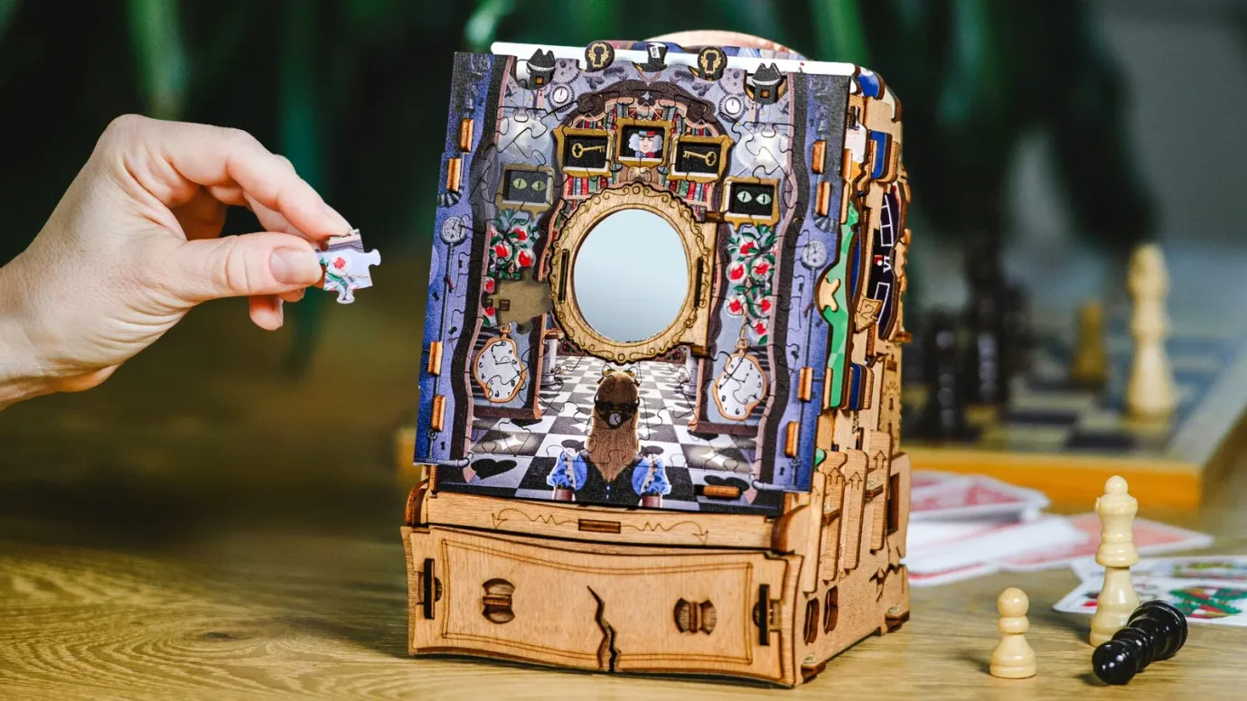 CluePuzzle / The Wonderbox of Alice - ext. Wonderland